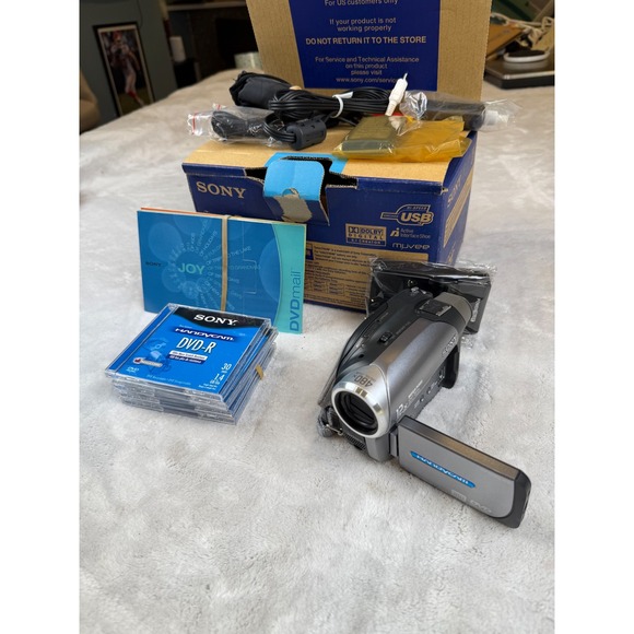 Sony Handycam DCR-DVD203 Digital Video Camera Recorder Carl Zeiss Zoom Bundle